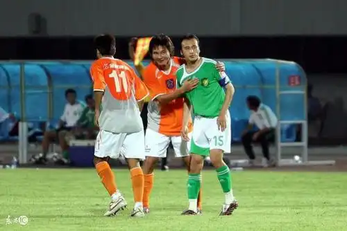 2004年首届中超冠军 李毅