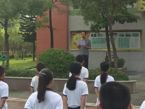 [澳头第一小学三全育人]开展仪表检查,提高学生精神风貌