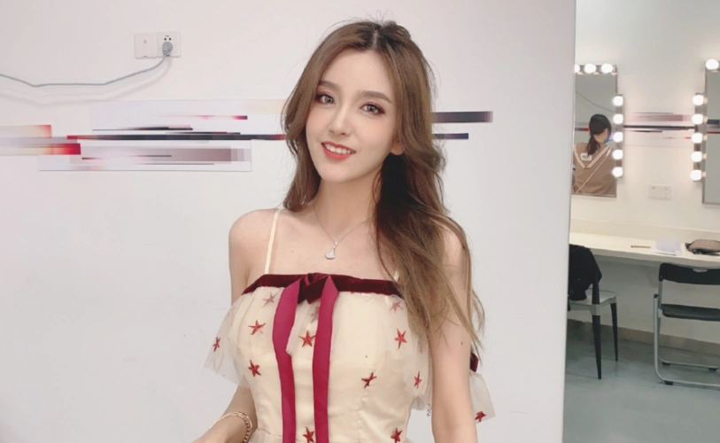 lpl美女解说rita立flag,sn夺冠就cos,粉丝反应太真实了