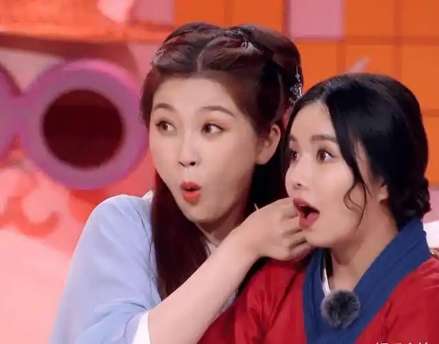 the9五位女孩被浇湿,谢可寅孔雪儿反应真实,我却被许佳琪圈粉_表情