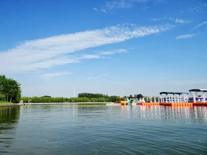 湖边风景随人可