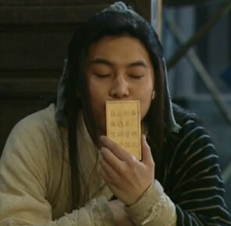 大臣被斩首前大喊:我有免罪金牌!皇帝:看看背面那几个字!