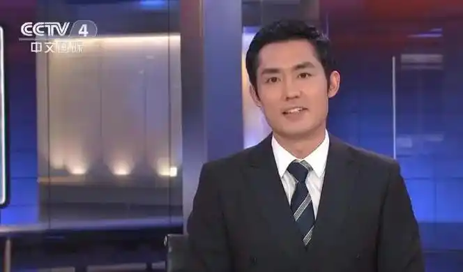 央视国际频道主持人调整,比门面担当鲁健有潜力的80后培养起来了