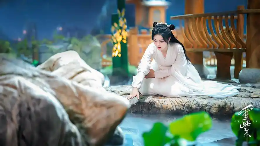 古装仙侠剧《重紫》今日开播,由杨超越,徐正溪等领衔主演,根据蜀客