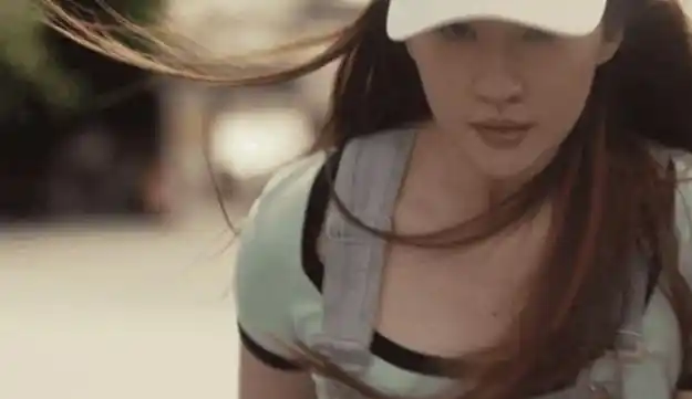 36岁刘亦菲近况曝光,全网羡慕:不恋爱,不合群,养了60只猫!