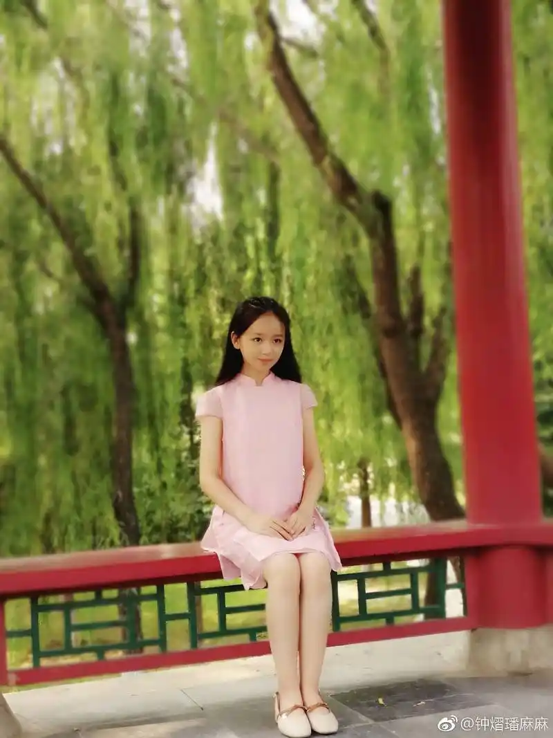 黑龙江鹤岗女孩钟宝儿人漂亮 气质好 未来星途璀璨