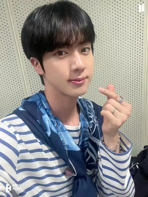 有只炒羊驼,啊雪白羊毛~#bts防弹少年团  #bts  #防弹少年团  #金硕珍