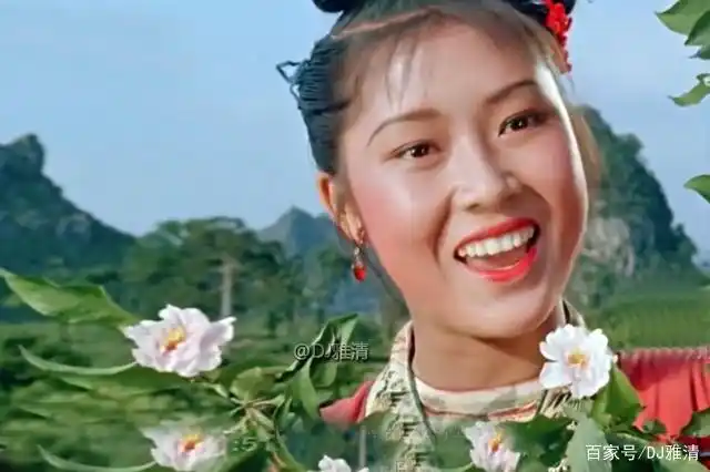 记得老电影《刘三姐》中演舟妹的张文君吗?晚年照曝光,变化很大