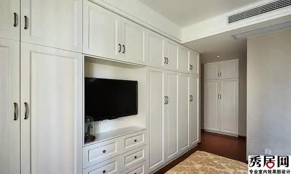 卧室门后嵌入式双扇衣柜造型图 卧室墙面整体衣柜储物柜电视墙装修