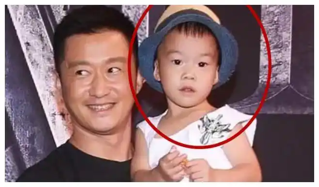 有种遗传叫吴京儿子样子呆萌有一种大爷范