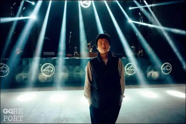 "过去十多年,当同行都去北京求发展,李志独自留在南京,组建了一支自己