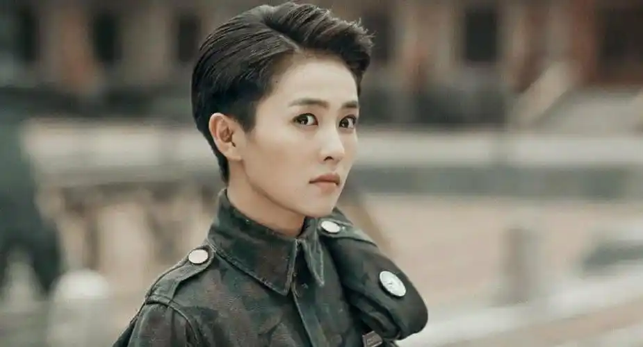 烈火军校白鹿女扮男装进军校短发造型帅爆