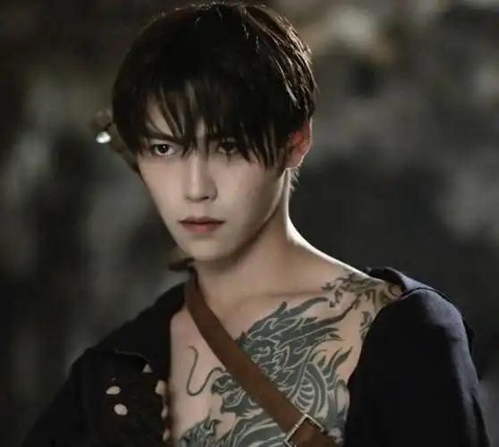 张日山跪张起灵是哪集张日山是谁演的