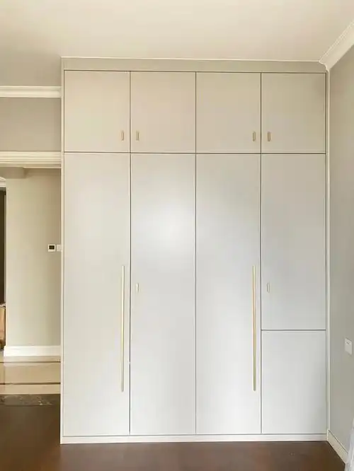 索菲亚月牙白挺好看的