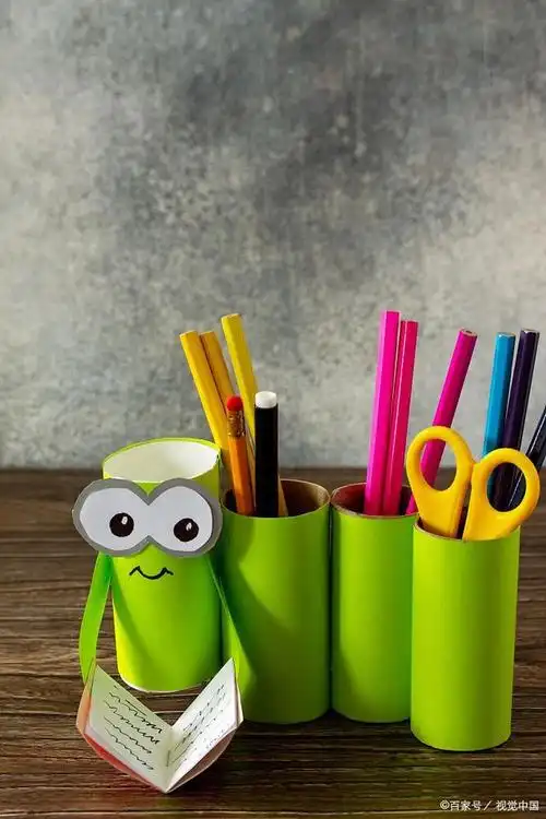 笔筒的手工制作方法多种多样,这里介绍两种简单实用的制作方法