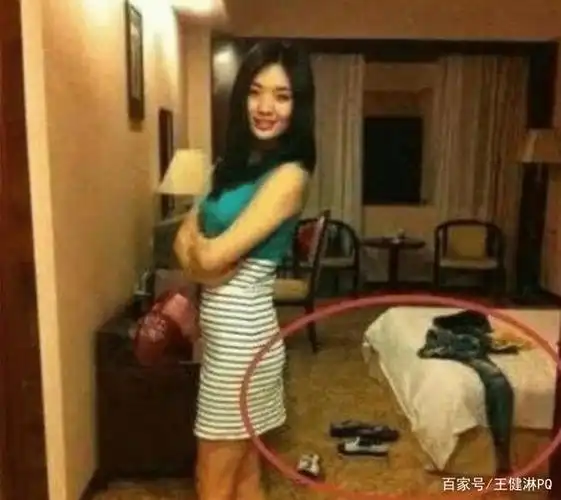 女同事这个姿势站了一整天了……不知道说她什么!哈哈谁顶得住啊