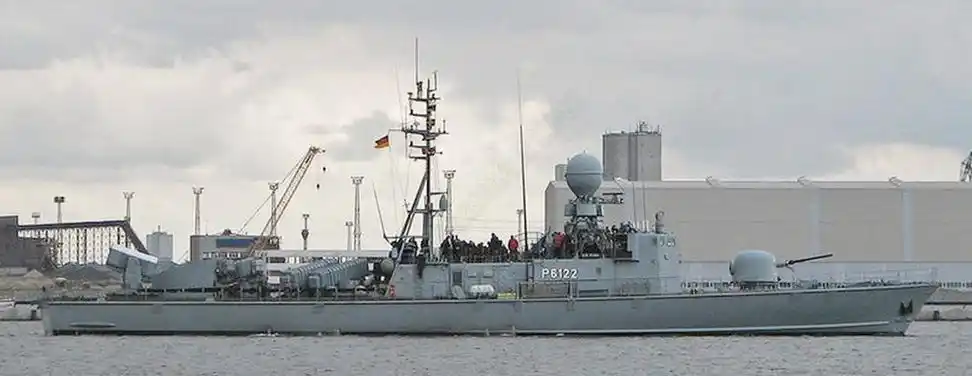 143a 导弹艇初下水