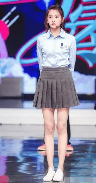 关晓彤学生装精神饱满,有这年纪真实样子