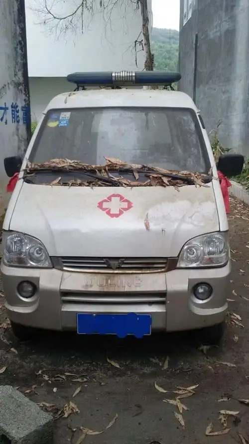 报废的救护车