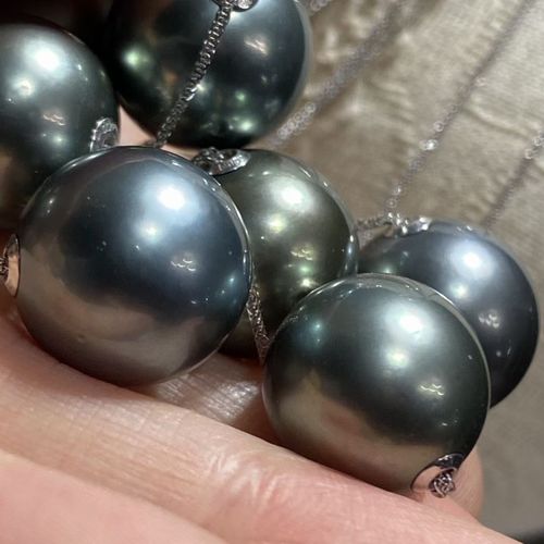 12~13mm左右巨大天然正圆极微瑕,天然原色海水大溪地黑珍珠