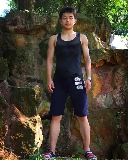 【转载】【潇洒帅健-a300】帅模张寅(2):画家李明顺的镜头里