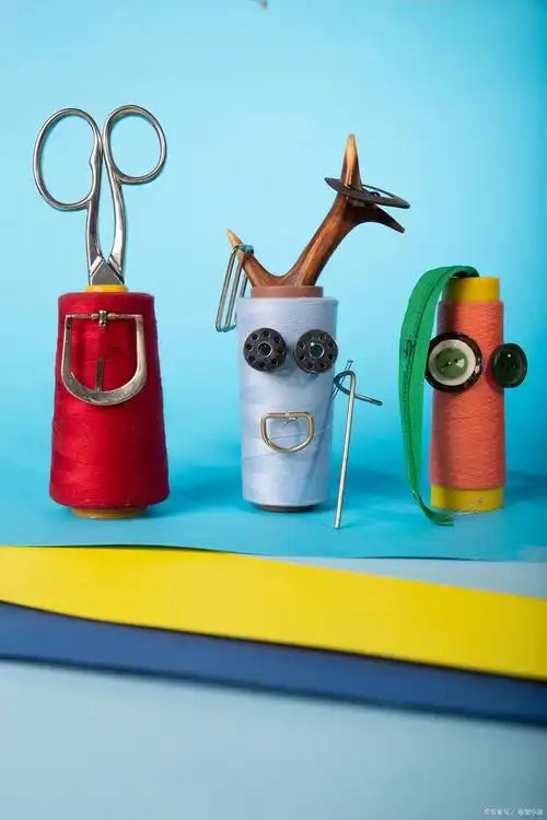 通过巧妙的创意和手艺,这些废旧物品可以被转化为有趣且实用的手工艺