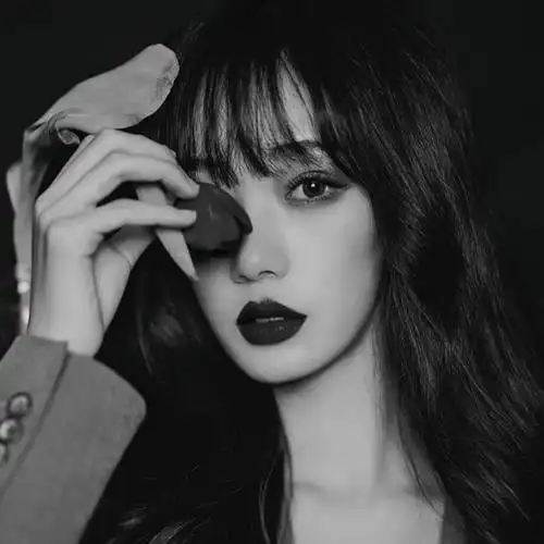 2022头像女生简单气质大方图片