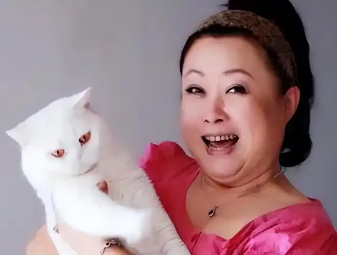 回顾57岁演员张海燕包养20岁野模双方互称妈咪宝贝