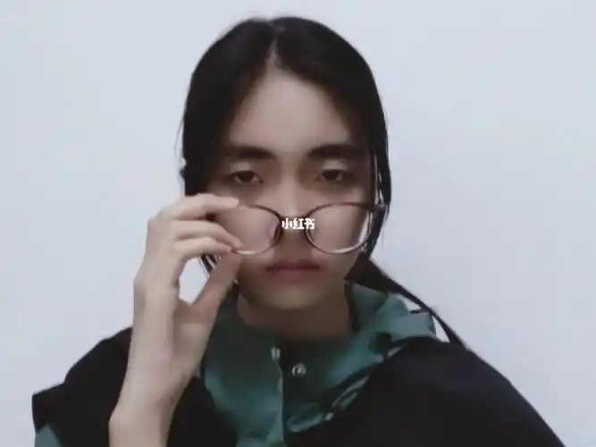 因为我们黎簇的假发还没到,所以就弄了一个简易版丧丧,大家可以给俺提