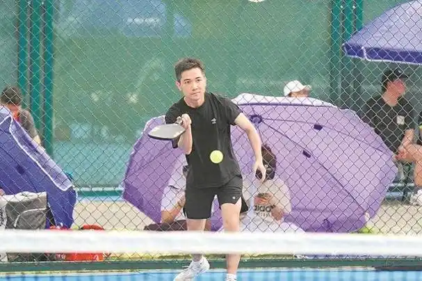 锦标赛开拍式在天府国际网球中心举行,这也是成都市首届匹克球锦标赛