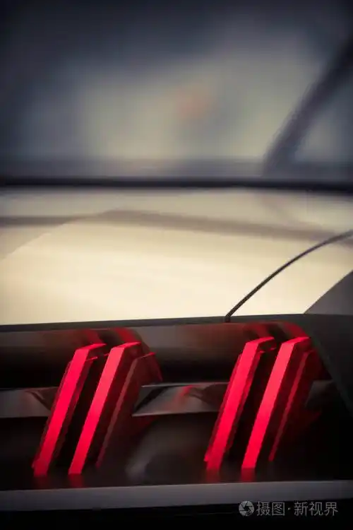超级跑车的尾灯