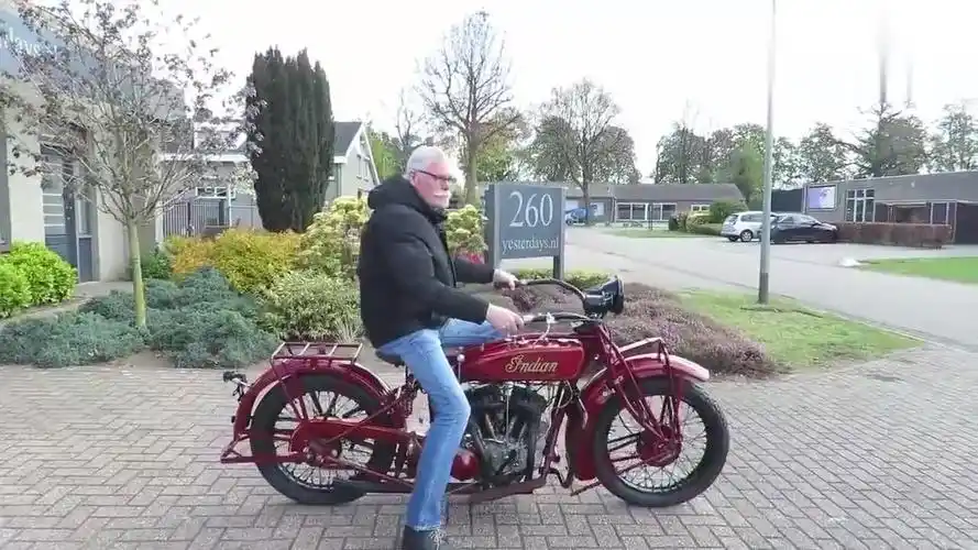 国外老爷爷收藏1928年摩托车,启动那一刻,就知道很拉风了!