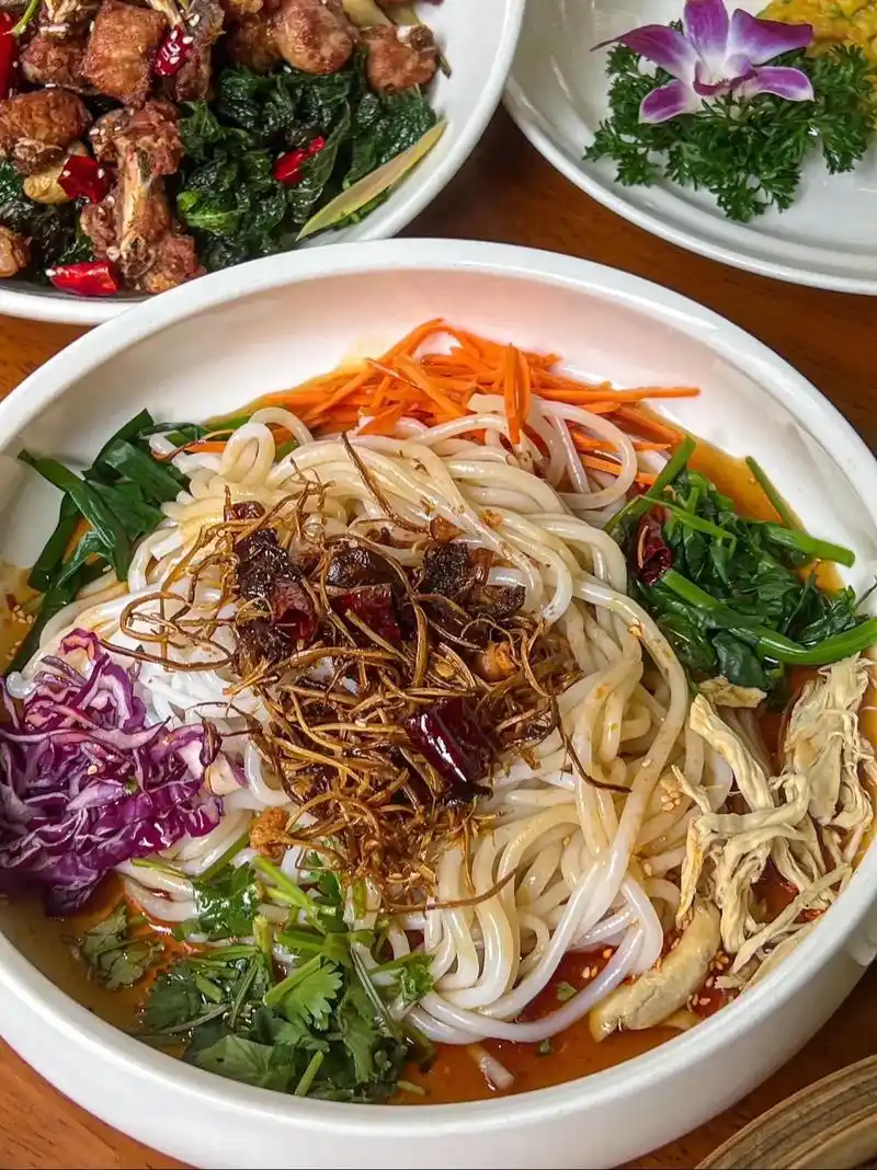 大理双廊美食|白族菜香四溢! 🍽️走进大理双廊古镇,一家 - 抖音