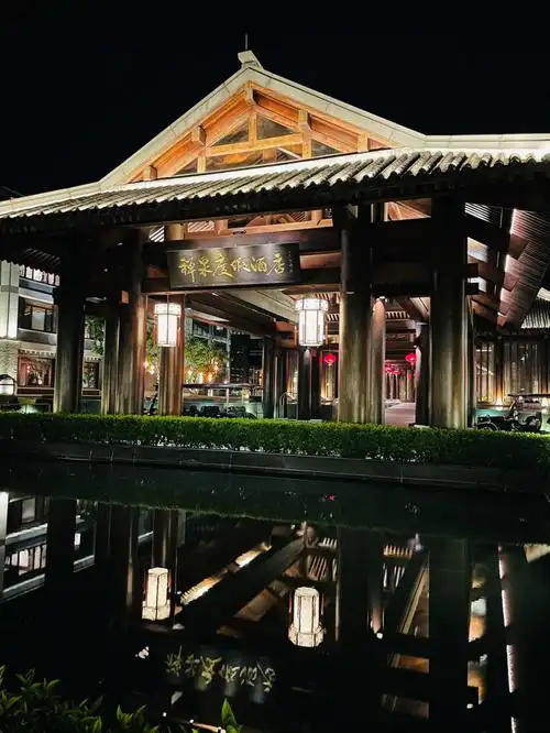 禅泉温泉度假酒店夜景