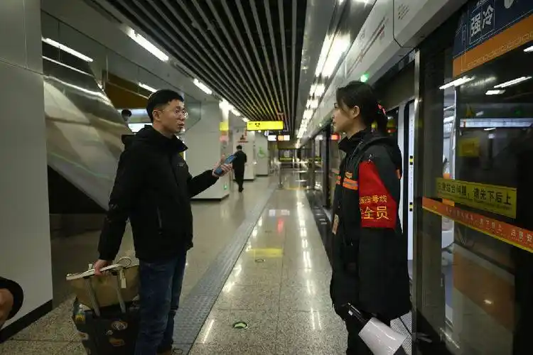 新春走基层 | 重庆轨道交通:春节温馨服务"不打烊"_