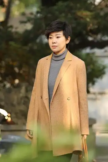 《爱的追踪》闫妮秒变小霸王 板寸帅痞攻气十足