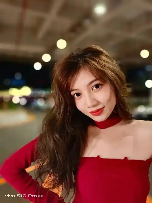 当然,我们在自拍时除了会要求拍得清楚外,也会关注照片的美颜效果.