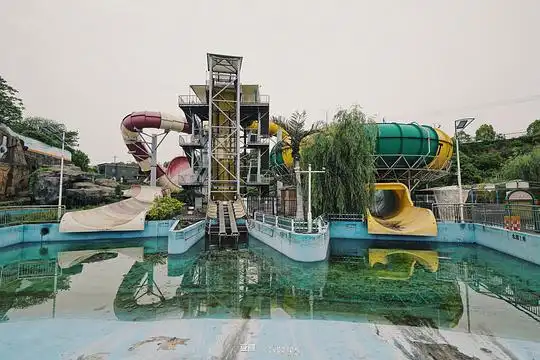 cyborgx的相册废墟废弃水上乐园