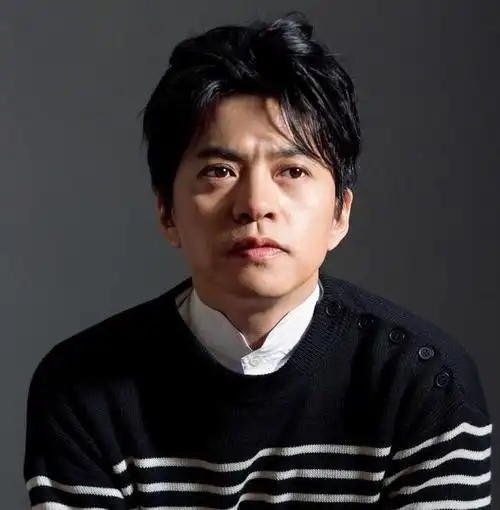 李健祝大家春节快乐大家又都老了一岁长了一岁是进步和期待