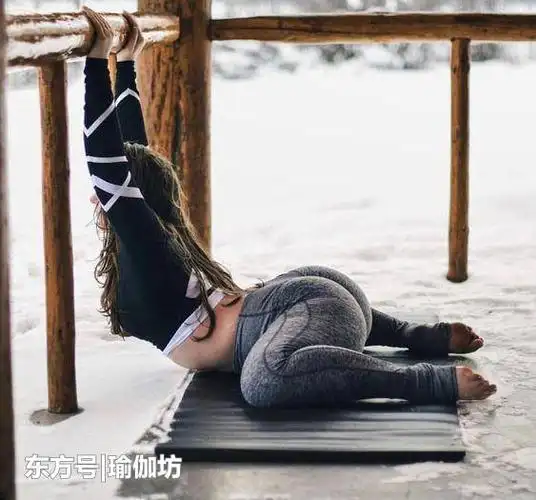 想要漂亮的人鱼线?简单5式瑜伽抹平肚腩,让腹部线条更有型