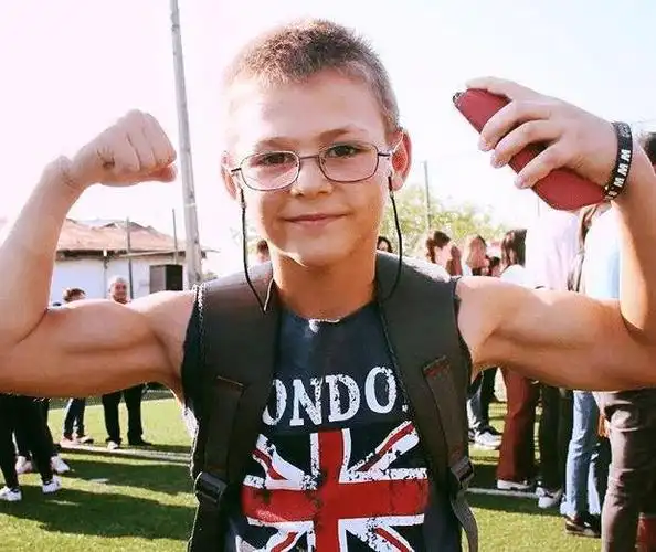 2岁健身5岁打破吉尼斯纪录被称为世界最强壮的小男孩