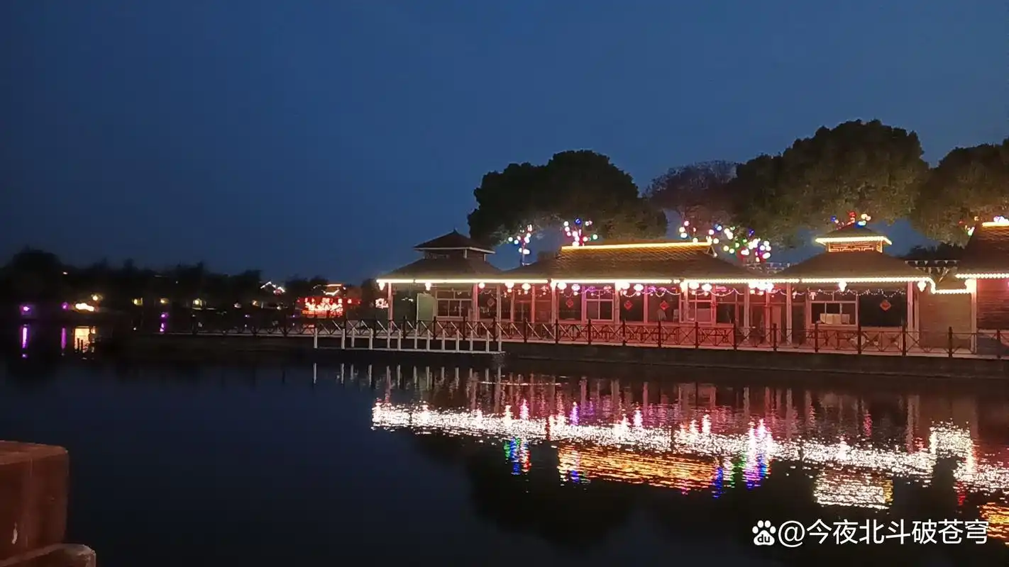 泰兴黄桥小南湖夜景