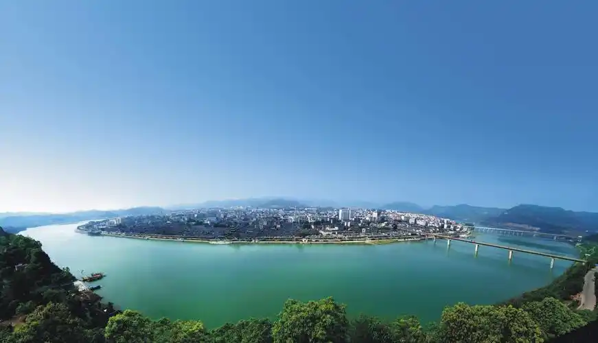 借用阆中古城全貌图