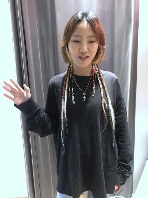 可以盘起来,也可以披着,短发也很好看,#发型  #脏辫