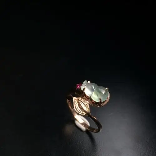 18k镶冰种葫芦戒指