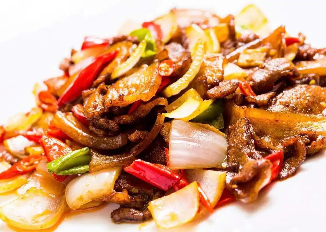 洋葱回锅肉比辣椒回锅肉更好吃,鲜美还有滋味