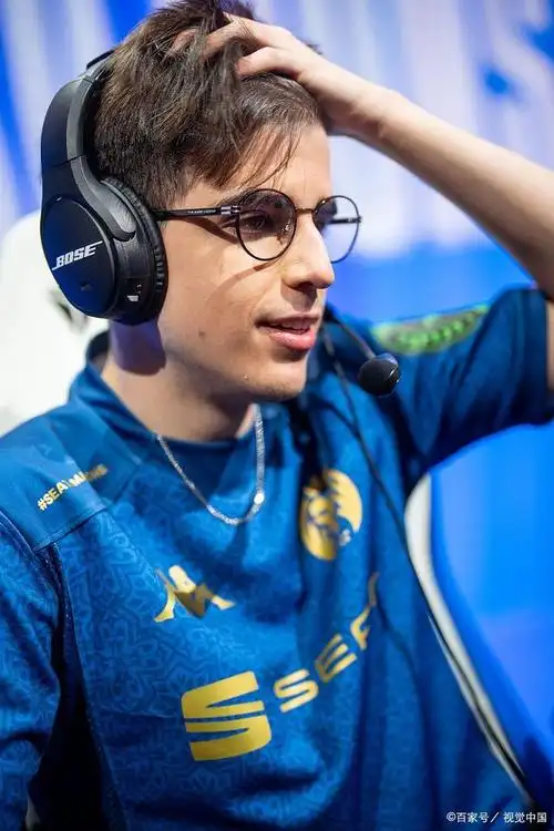 当《英雄联盟》的电竞职业选手是一种什么体验?