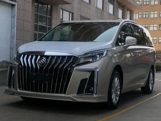 香槟金的别克gl8雅典娜商务车 别克别尔法