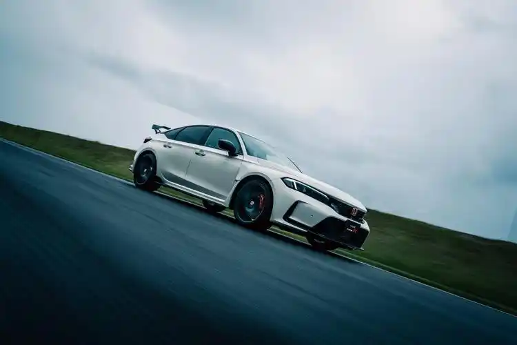 又一性能钢炮来袭:本田思域type r