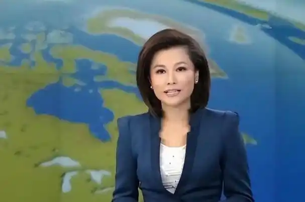 事实证明工人出身的央视主持人和佳已经走上了人生另一条大道